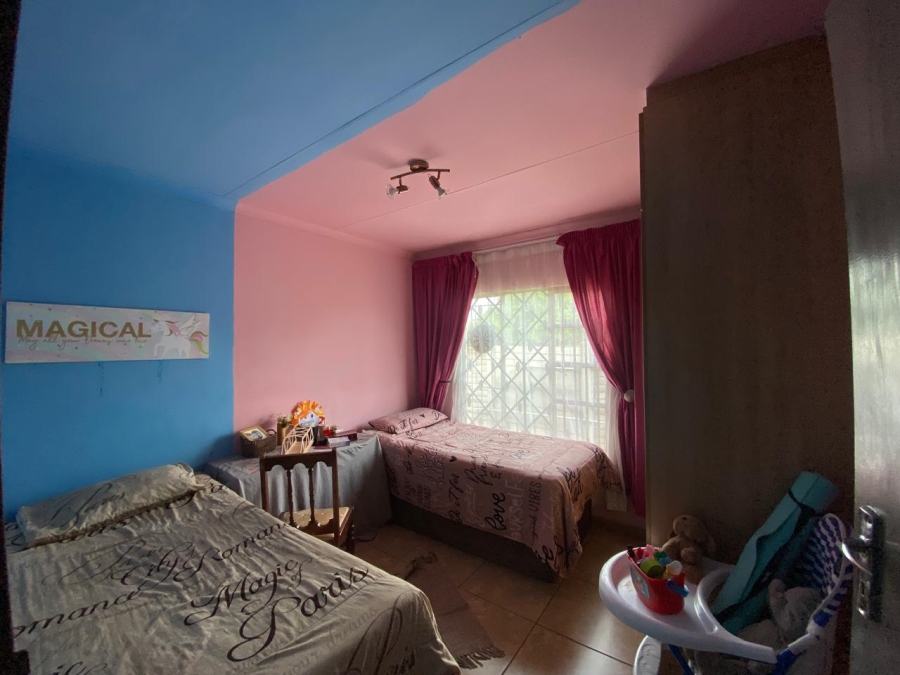 2 Bedroom Property for Sale in Kannoniers Park North West